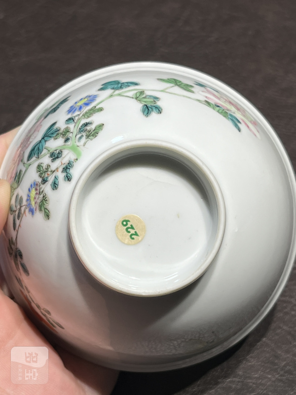 清乾隆 粉彩折枝花卉纹茶圆一对 - 图22